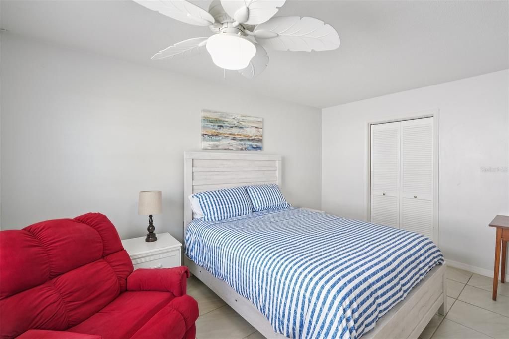 For Sale: $120,000 (1 beds, 1 baths, 741 Square Feet)