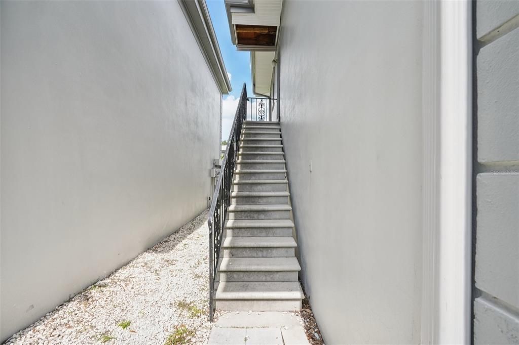 For Sale: $120,000 (1 beds, 1 baths, 741 Square Feet)