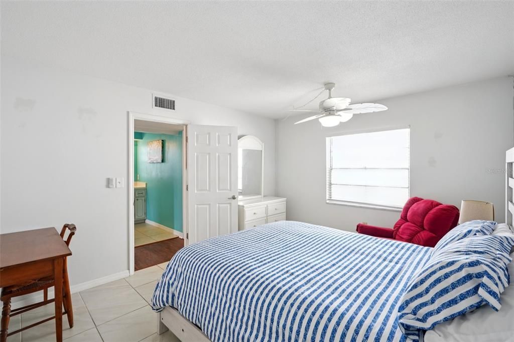 For Sale: $120,000 (1 beds, 1 baths, 741 Square Feet)
