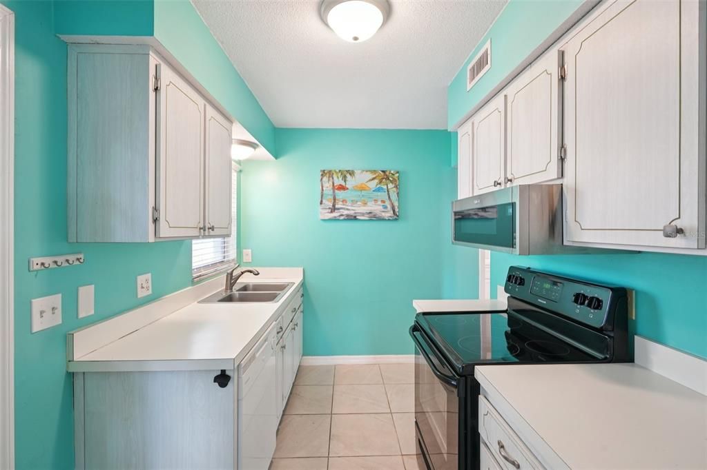 For Sale: $120,000 (1 beds, 1 baths, 741 Square Feet)