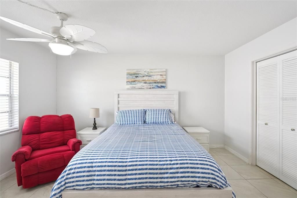 For Sale: $120,000 (1 beds, 1 baths, 741 Square Feet)