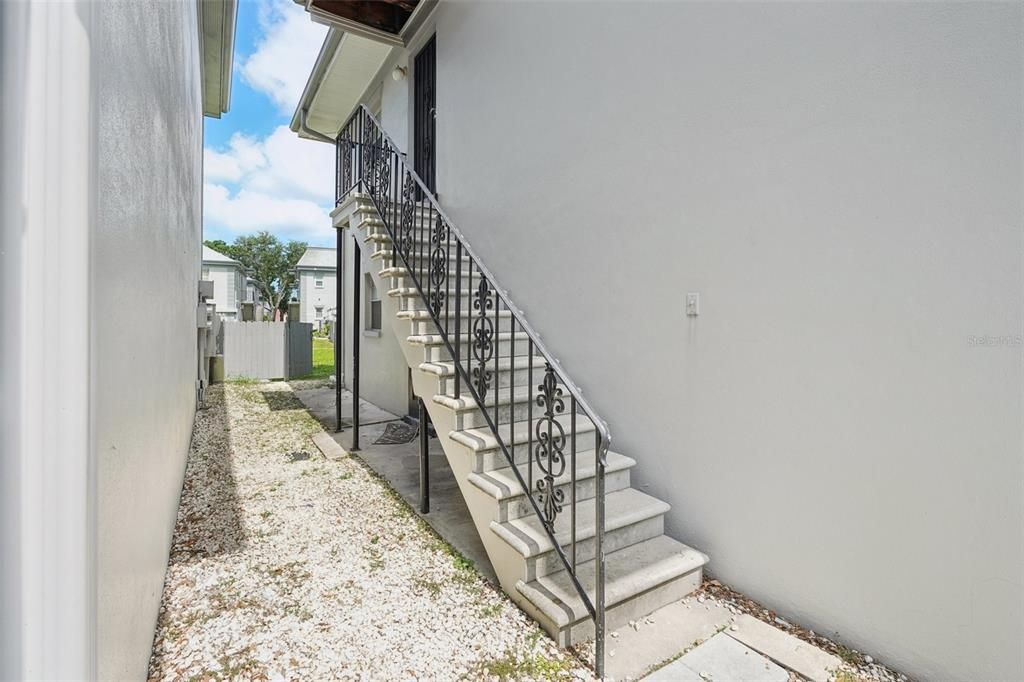 For Sale: $120,000 (1 beds, 1 baths, 741 Square Feet)