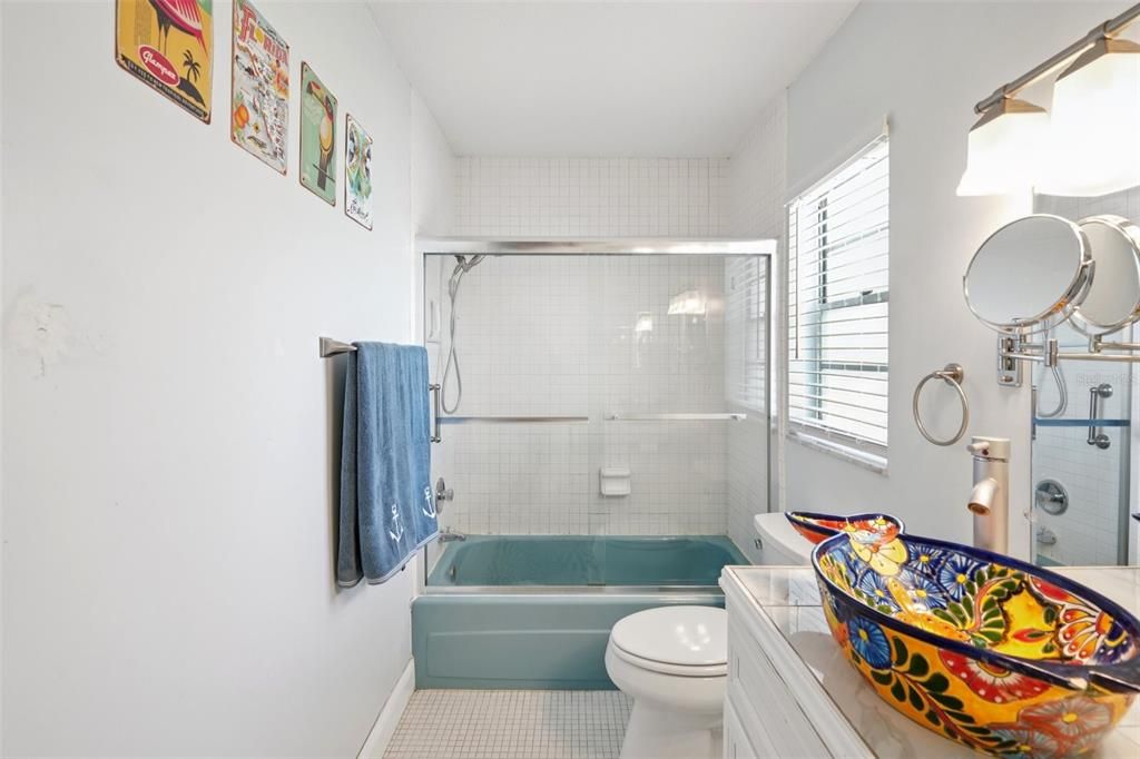 For Sale: $120,000 (1 beds, 1 baths, 741 Square Feet)