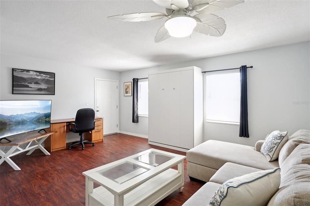For Sale: $120,000 (1 beds, 1 baths, 741 Square Feet)