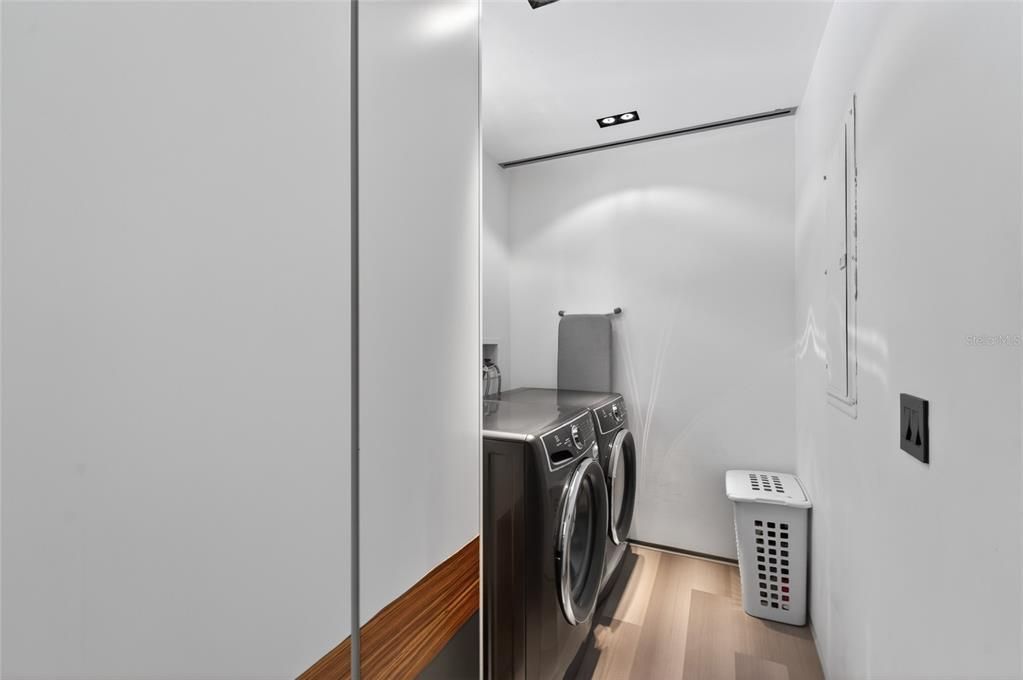 En Venta: $1,250,000 (4 camas, 5 baños, 2998 Pies cuadrados)