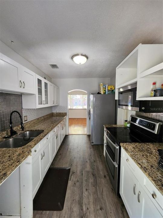 For Sale: $335,000 (3 beds, 2 baths, 1240 Square Feet)