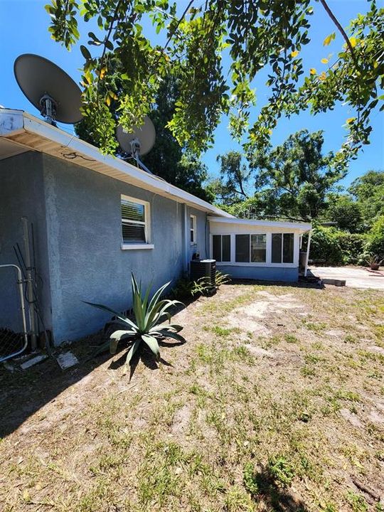 For Sale: $335,000 (3 beds, 2 baths, 1240 Square Feet)