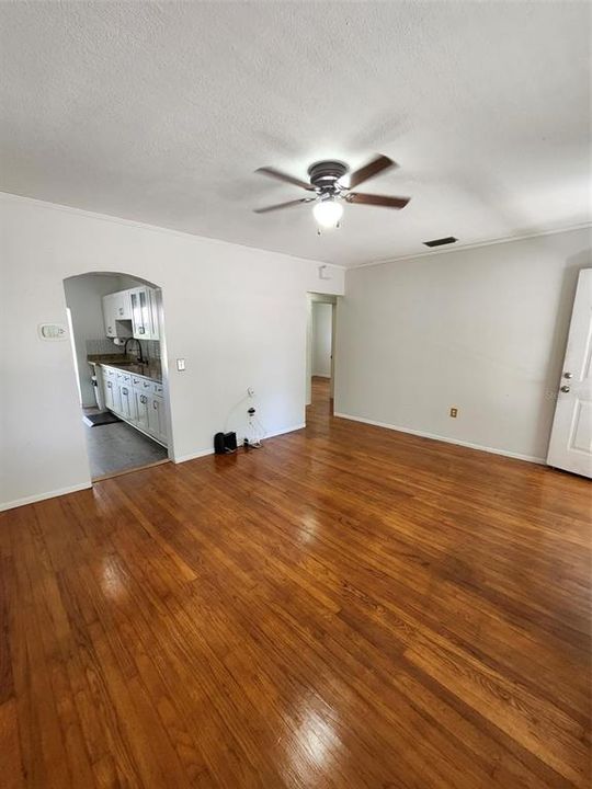 For Sale: $335,000 (3 beds, 2 baths, 1240 Square Feet)