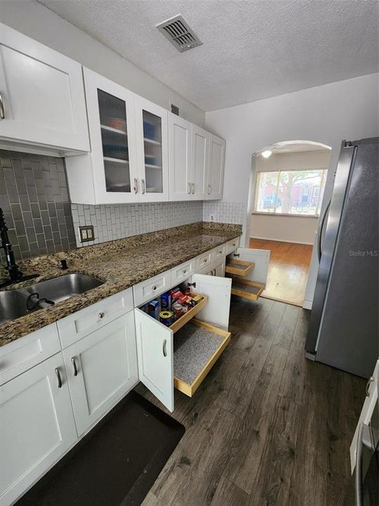 For Sale: $335,000 (3 beds, 2 baths, 1240 Square Feet)
