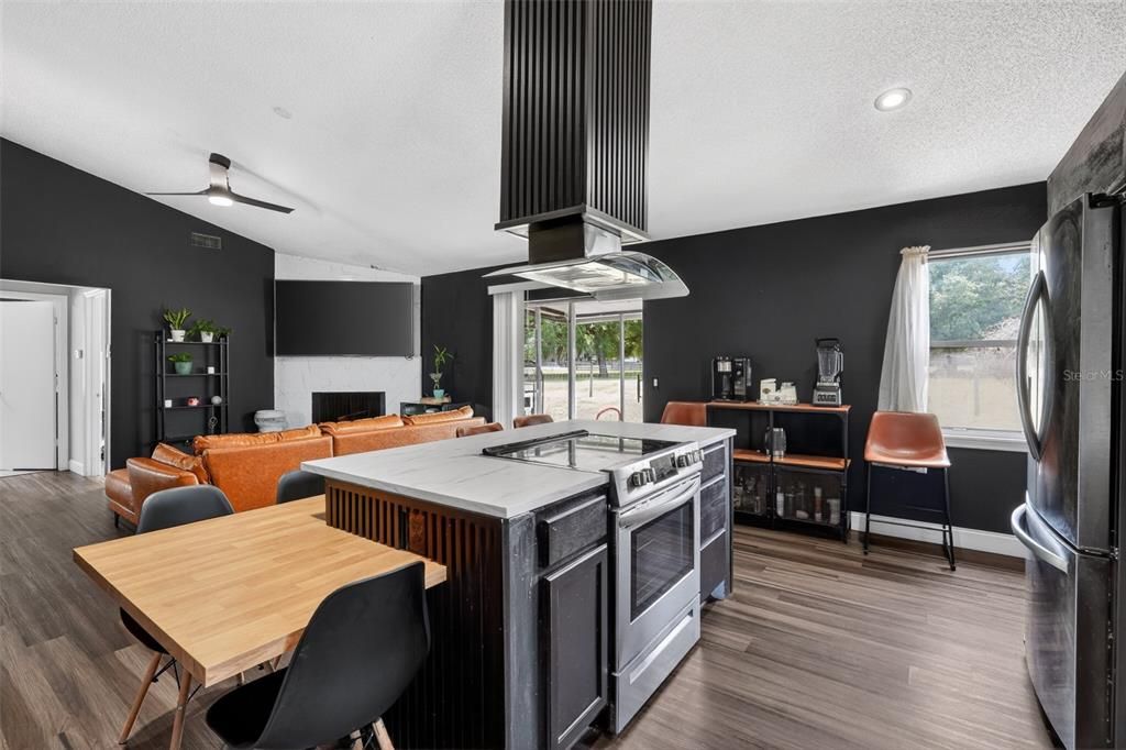 На продажу: $255,000 (3 спален, 2 ванн, 1109 Квадратных фут)