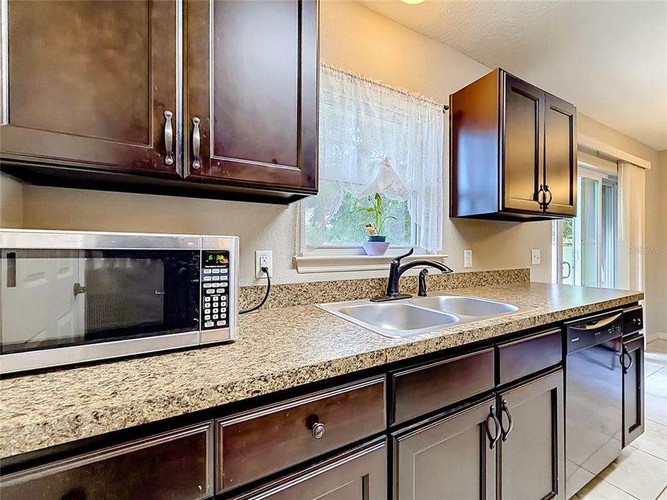 En Venta: $229,900 (3 camas, 2 baños, 1072 Pies cuadrados)