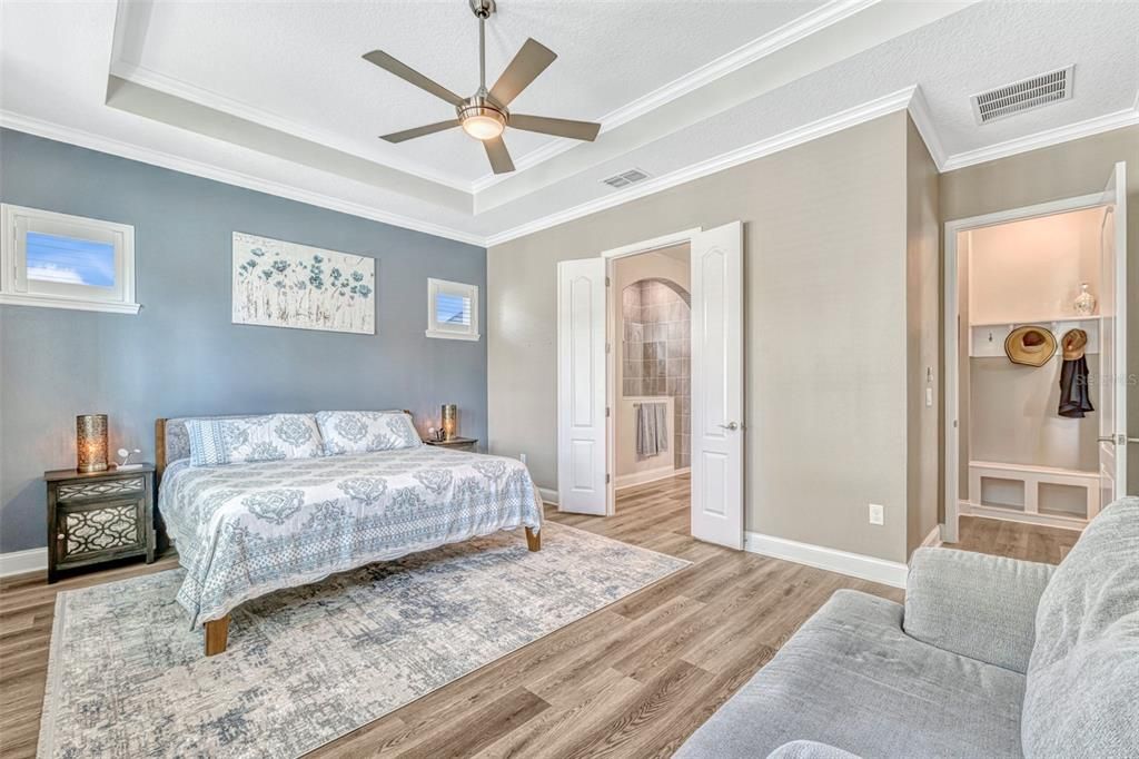 En Venta: $899,000 (4 camas, 3 baños, 2774 Pies cuadrados)