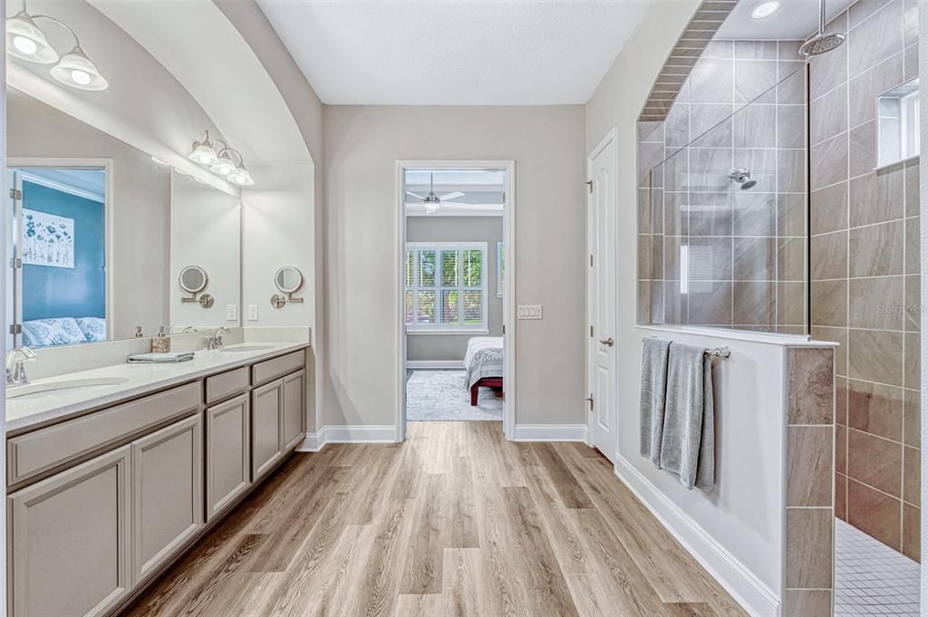 En Venta: $899,000 (4 camas, 3 baños, 2774 Pies cuadrados)
