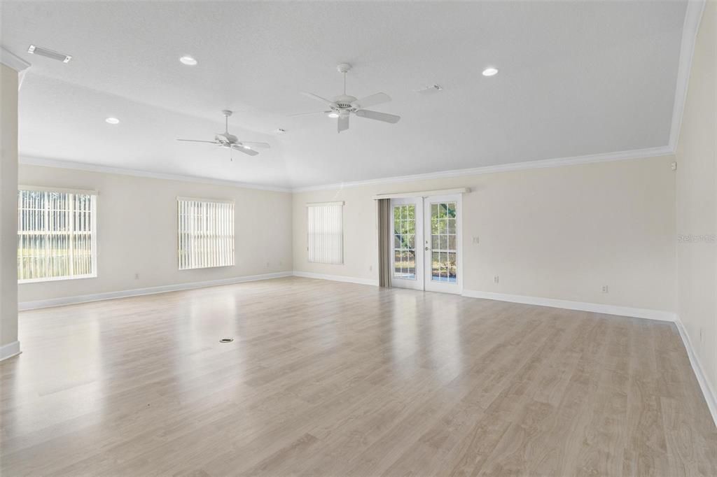 En Venta: $339,900 (3 camas, 2 baños, 2018 Pies cuadrados)