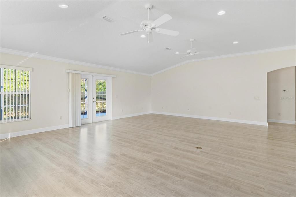 En Venta: $339,900 (3 camas, 2 baños, 2018 Pies cuadrados)