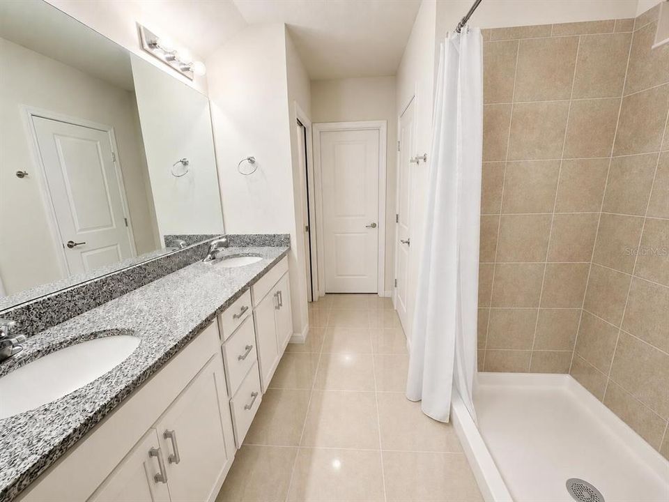En Venta: $559,900 (4 camas, 3 baños, 2894 Pies cuadrados)
