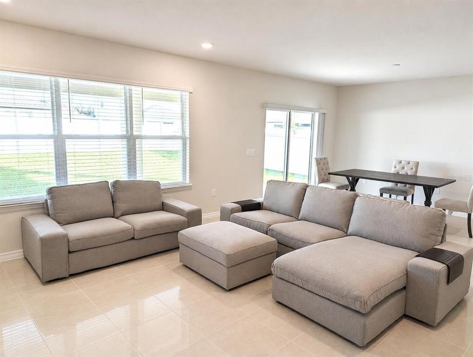 En Venta: $559,900 (4 camas, 3 baños, 2894 Pies cuadrados)