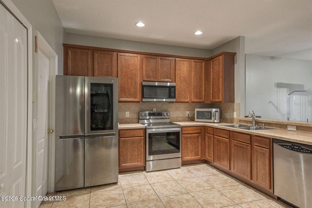 For Sale: $325,000 (3 beds, 2 baths, 1677 Square Feet)