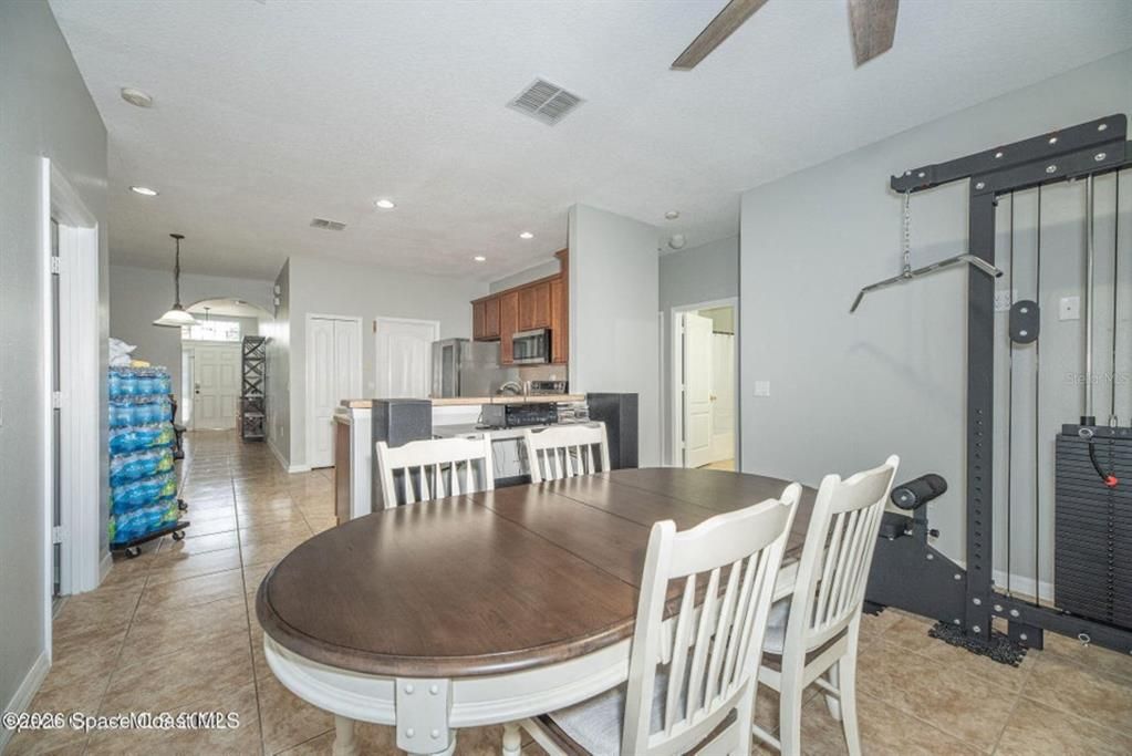For Sale: $325,000 (3 beds, 2 baths, 1677 Square Feet)