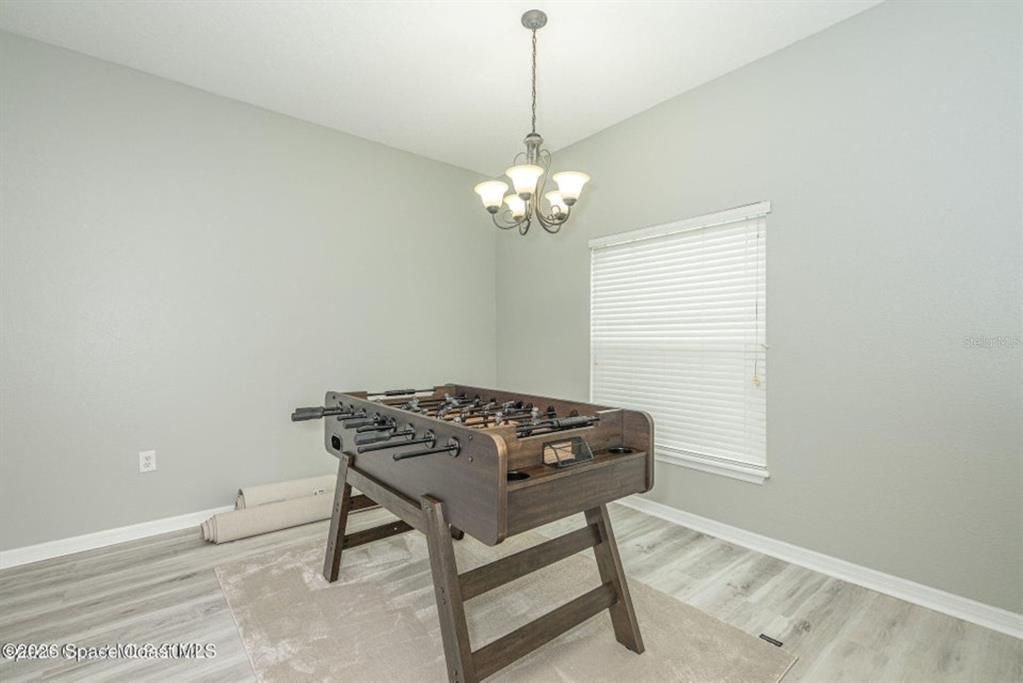 For Sale: $325,000 (3 beds, 2 baths, 1677 Square Feet)