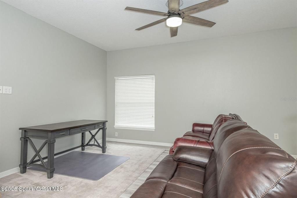 For Sale: $325,000 (3 beds, 2 baths, 1677 Square Feet)