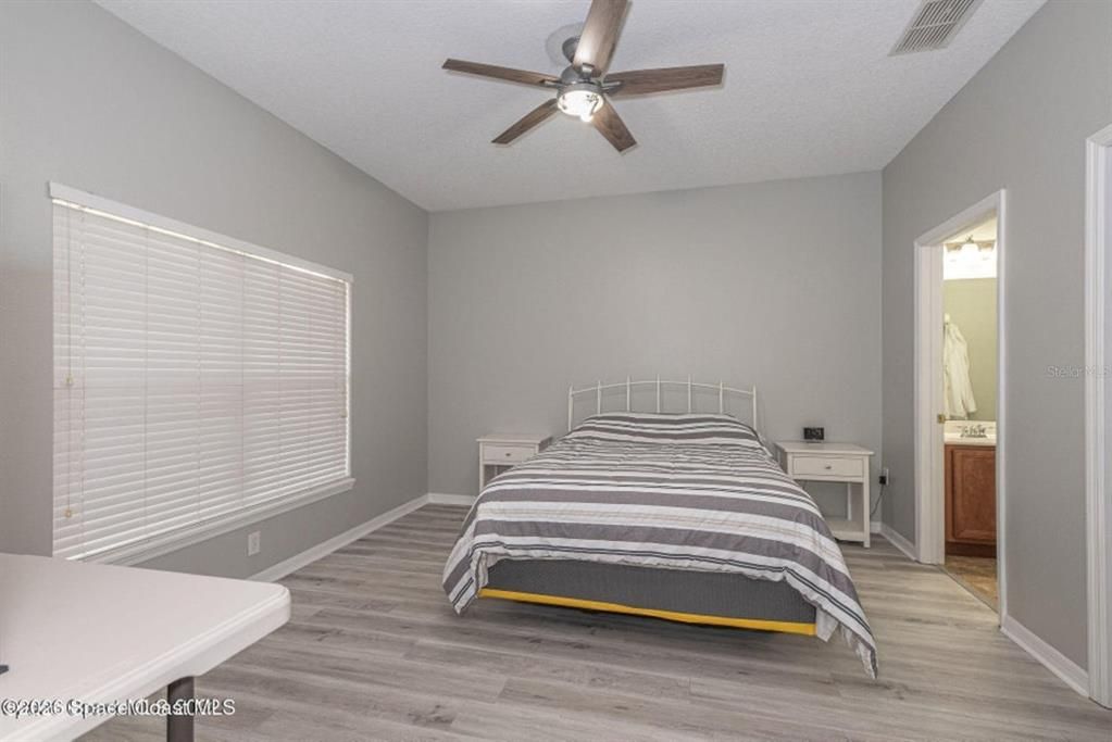 For Sale: $325,000 (3 beds, 2 baths, 1677 Square Feet)