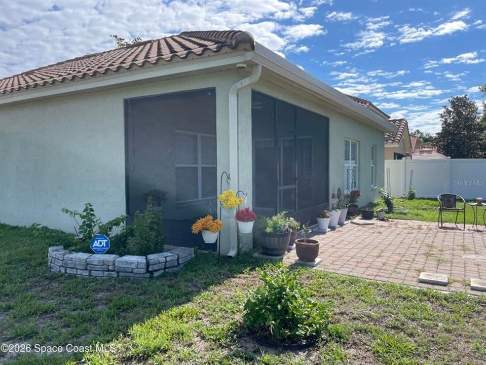 For Sale: $325,000 (3 beds, 2 baths, 1677 Square Feet)