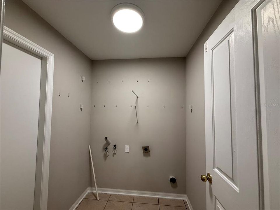 Activo con contrato: $2,300 (4 camas, 2 baños, 1830 Pies cuadrados)