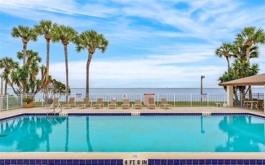 For Rent: $1,900 (2 beds, 2 baths, 830 Square Feet)
