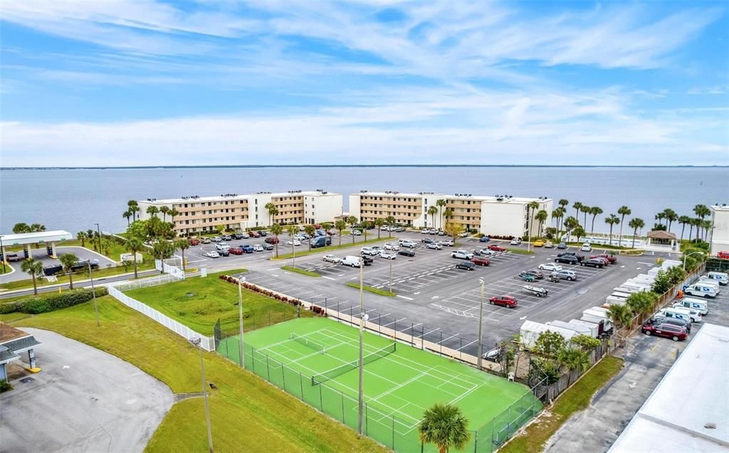 For Rent: $1,900 (2 beds, 2 baths, 830 Square Feet)