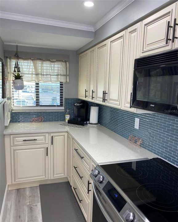 For Rent: $1,900 (2 beds, 2 baths, 830 Square Feet)