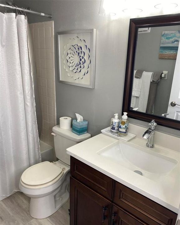 For Rent: $1,900 (2 beds, 2 baths, 830 Square Feet)