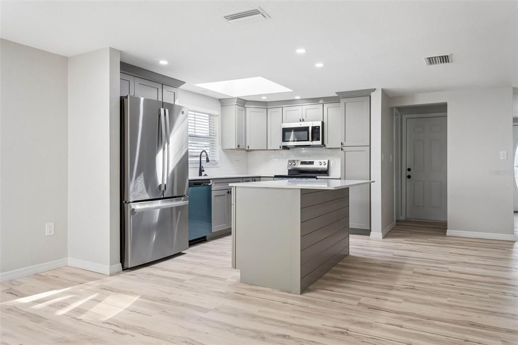 En Venta: $474,900 (5 camas, 3 baños, 2454 Pies cuadrados)