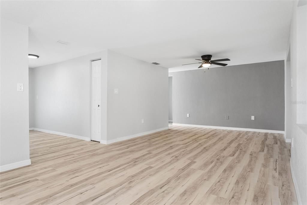 En Venta: $474,900 (5 camas, 3 baños, 2454 Pies cuadrados)