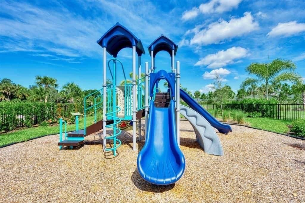 На продажу: $549,000 (5 спален, 3 ванн, 2631 Квадратных фут)