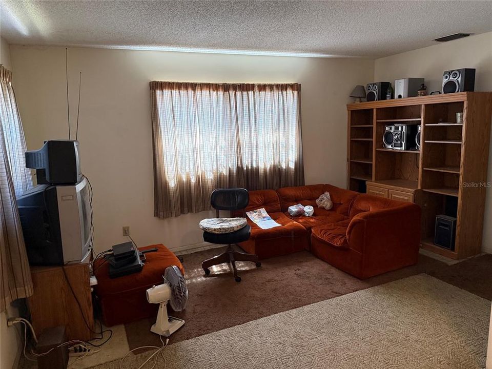 Activo con contrato: $200,000 (3 camas, 1 baños, 760 Pies cuadrados)