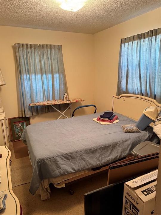 Activo con contrato: $200,000 (3 camas, 1 baños, 760 Pies cuadrados)