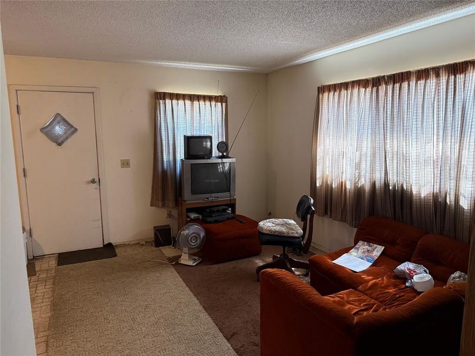 Activo con contrato: $200,000 (3 camas, 1 baños, 760 Pies cuadrados)