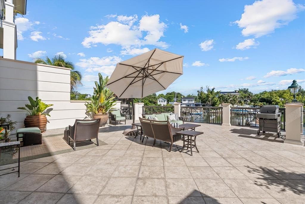 En Venta: $2,799,000 (3 camas, 3 baños, 2511 Pies cuadrados)