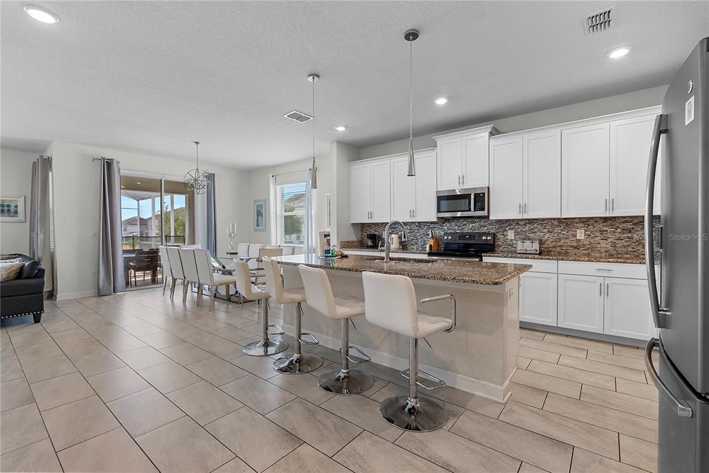Active With Contract: $530,000 (6 beds, 5 baths, 3291 Square Feet)