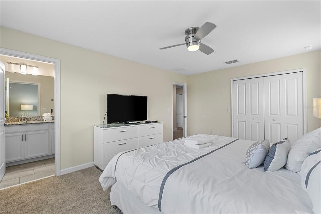 Active With Contract: $530,000 (6 beds, 5 baths, 3291 Square Feet)