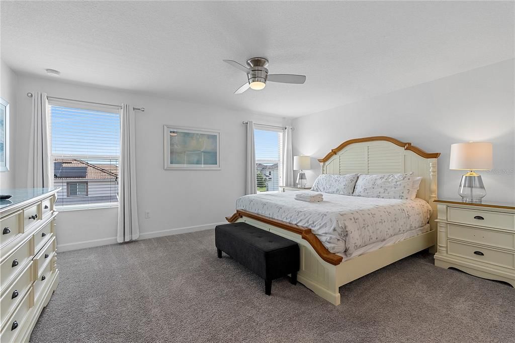 Active With Contract: $530,000 (6 beds, 5 baths, 3291 Square Feet)