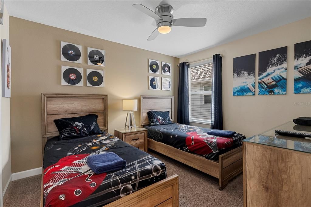Active With Contract: $530,000 (6 beds, 5 baths, 3291 Square Feet)