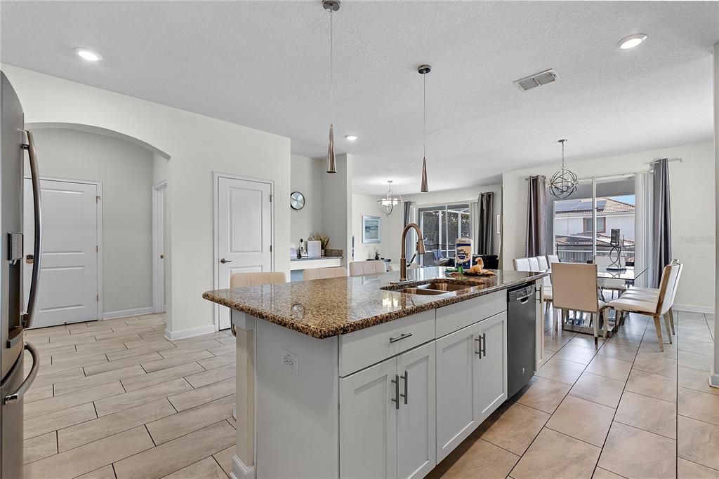Active With Contract: $530,000 (6 beds, 5 baths, 3291 Square Feet)