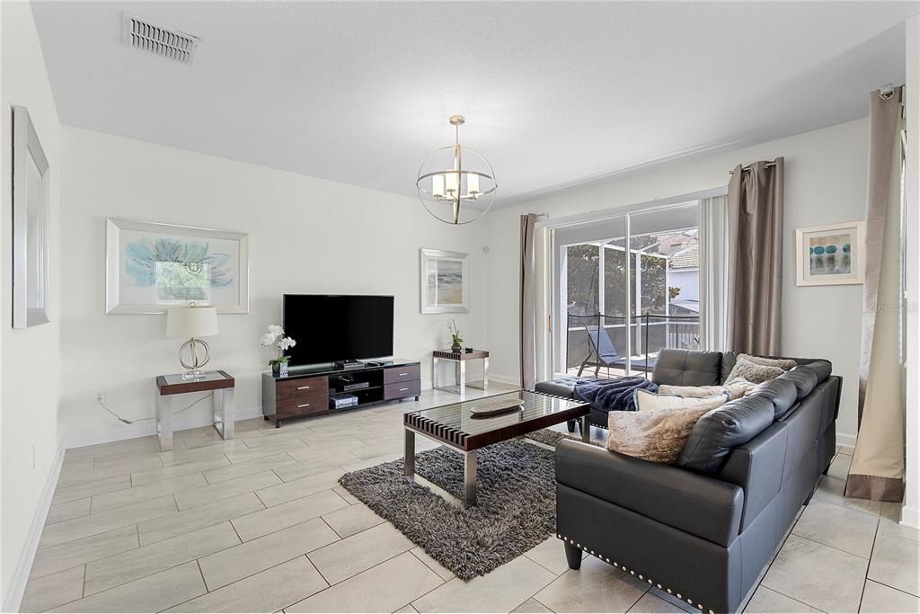 Active With Contract: $530,000 (6 beds, 5 baths, 3291 Square Feet)