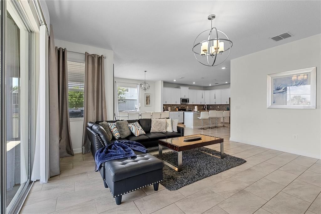 Active With Contract: $530,000 (6 beds, 5 baths, 3291 Square Feet)