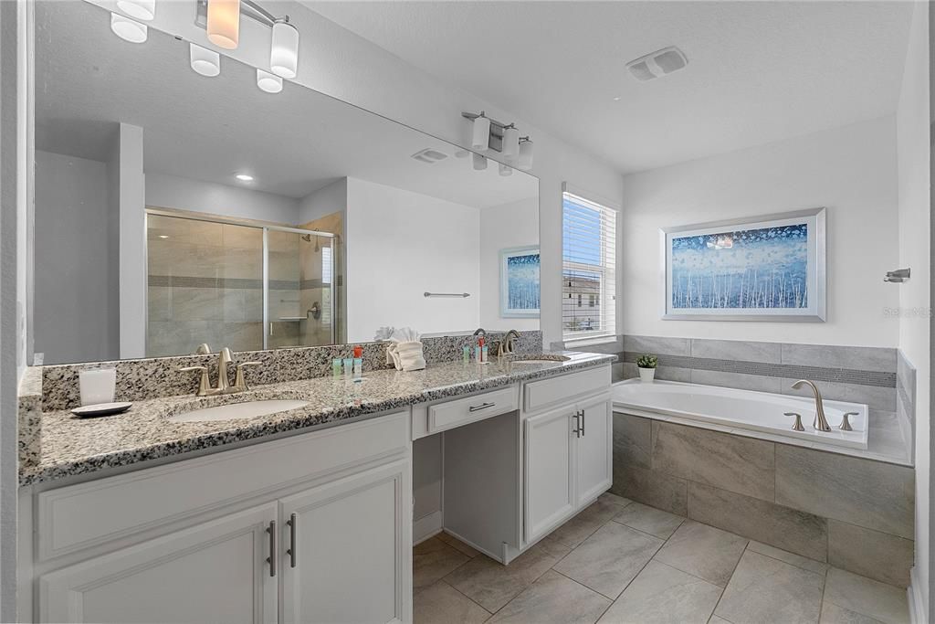 Active With Contract: $530,000 (6 beds, 5 baths, 3291 Square Feet)
