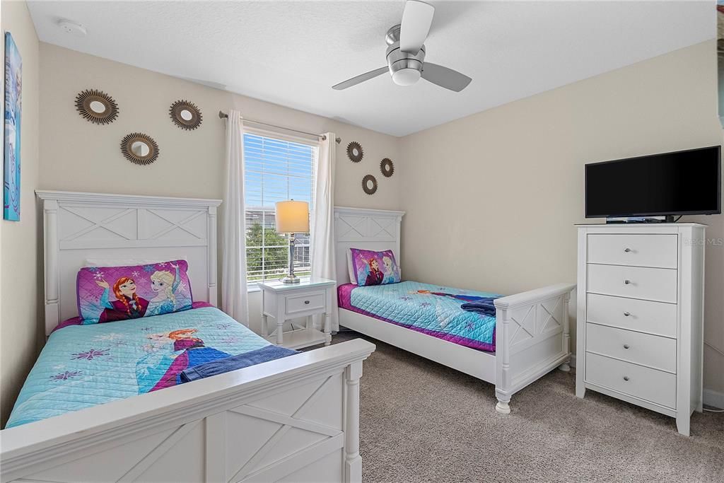 Active With Contract: $530,000 (6 beds, 5 baths, 3291 Square Feet)
