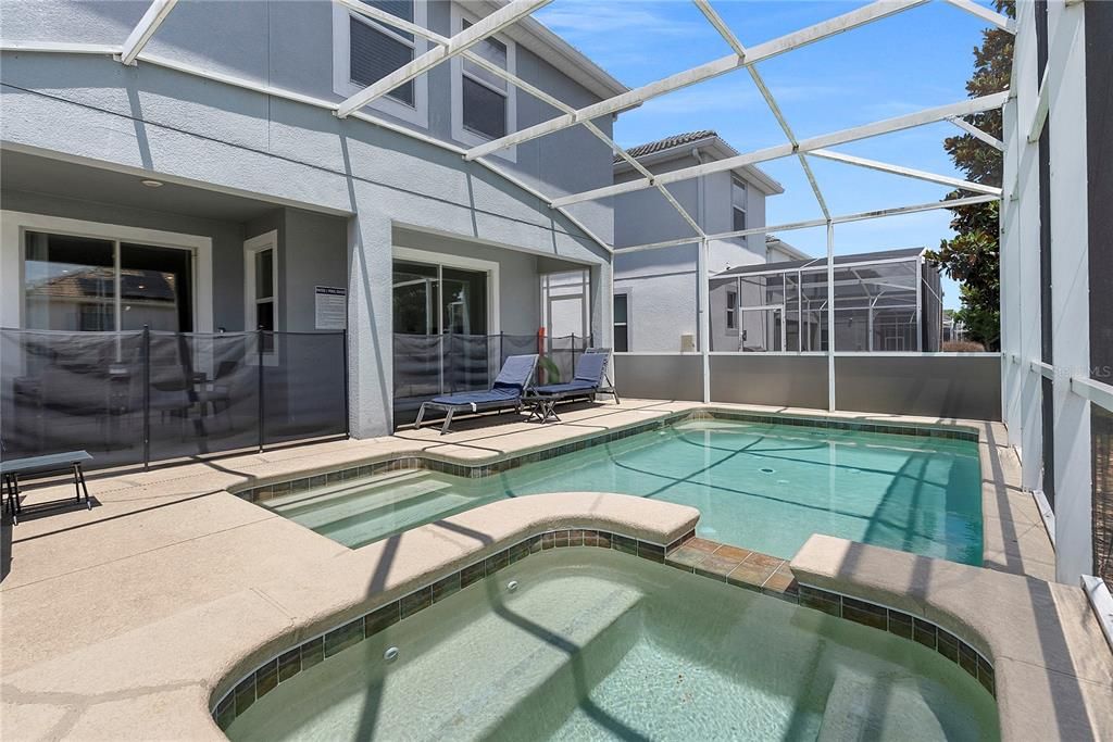Active With Contract: $530,000 (6 beds, 5 baths, 3291 Square Feet)