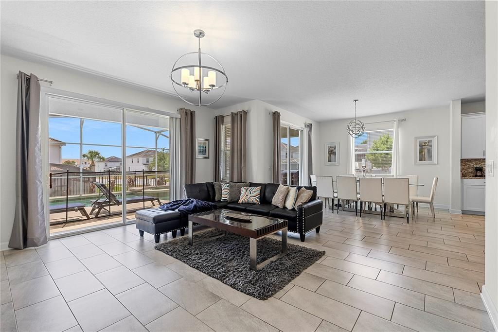 Active With Contract: $530,000 (6 beds, 5 baths, 3291 Square Feet)
